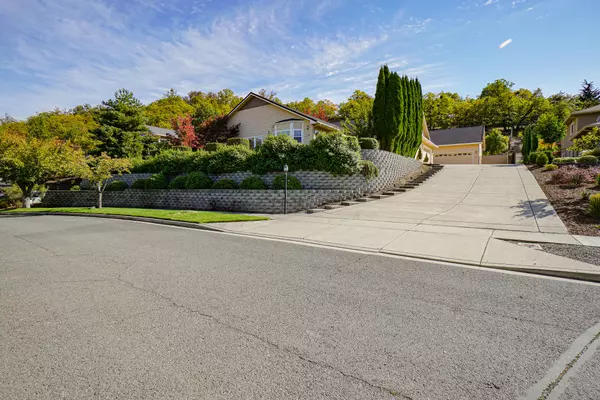 Medford, OR 97504,128 Monterey DR