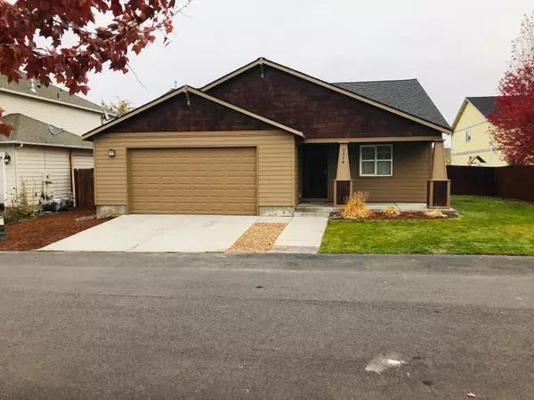 2238 Arapahoe CT, Redmond, OR 97756