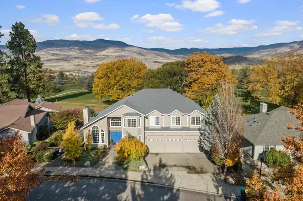 888 Cypress Point LOOP, Ashland, OR 97520