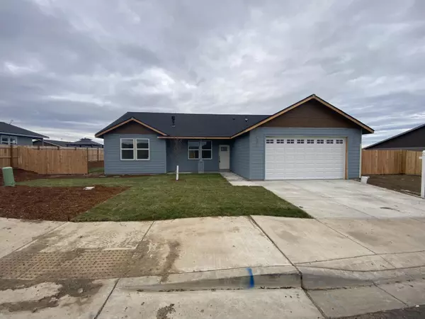 934 Maui LN, Madras, OR 97741