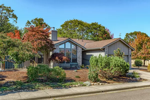 923 Cypress Point LOOP, Ashland, OR 97520