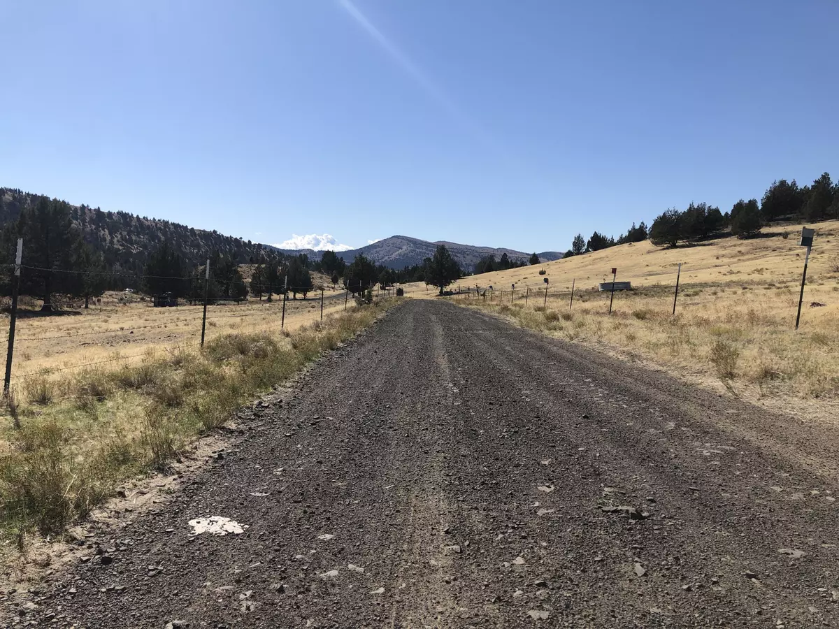 Mitchell, OR 97750,39148 HWY 207 S