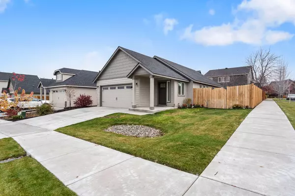 418 30th ST, Redmond, OR 97756