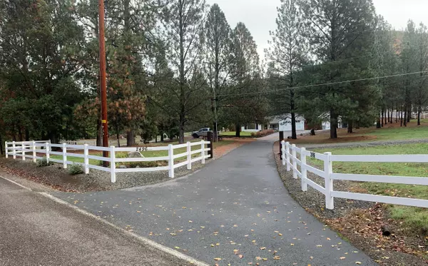 2496 Wards Creek RD, Rogue River, OR 97537
