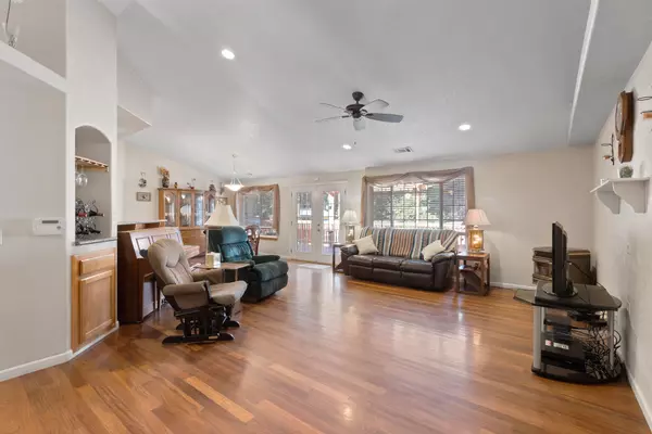 Cave Junction, OR 97523,202 Barlow ST