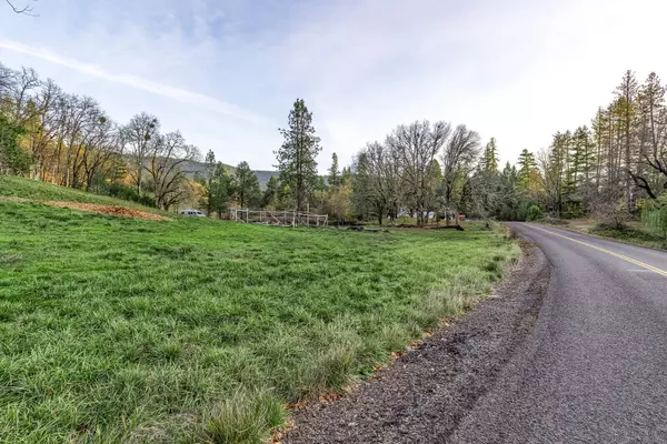 Prospect, OR 97536,215 Evergreen DR