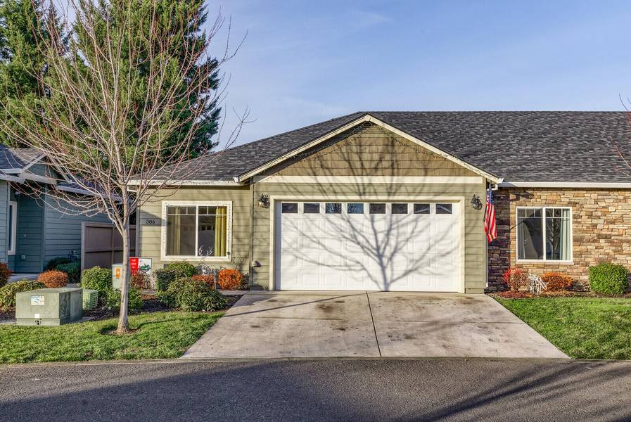 386 Live Oak LOOP, Central Point, OR 97502