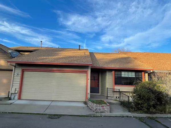 653 Golden LN,  Medford,  OR 97504