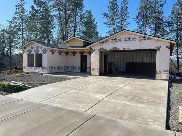 393 Arrowhead TRL, Eagle Point, OR 97524