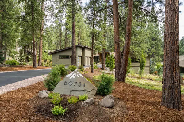 60734 Golf Village LOOP, Bend, OR 97702