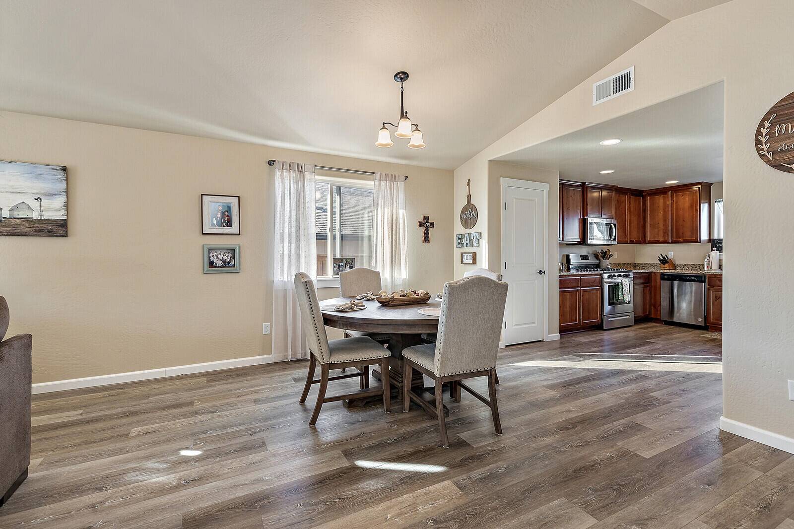 Eagle Point, OR 97524,705 Sheffield DR