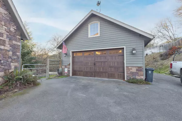 Grants Pass, OR 97526,215 Isabella LN