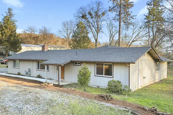 251 Oak Dale DR, Grants Pass, OR 97526