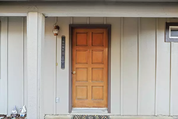 Grants Pass, OR 97526,251 Oak Dale DR