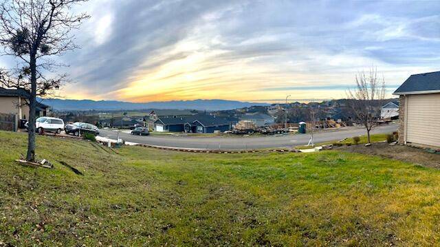 4453 Vista Pointe DR, Medford, OR 97504