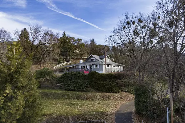 135 Swarthout CIR, Grants Pass, OR 97527