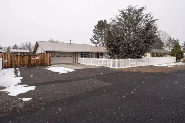 2121 11th ST, Redmond, OR 97756