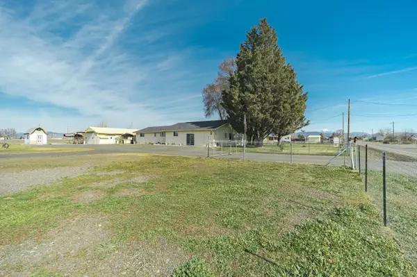 4005 Avenue A, White City, OR 97503