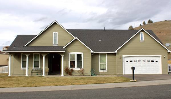 Klamath Falls, OR 97601,1807 Harmony LN