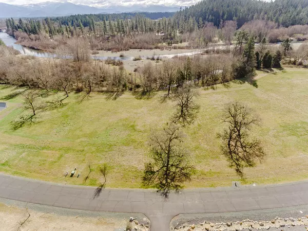 557 Forks CIR, Cave Junction, OR 97523