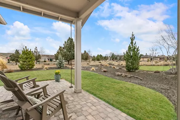 Redmond, OR 97756,660 Wildwood Falls CT