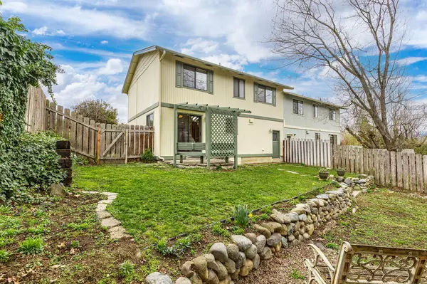 Ashland, OR 97520,210 Jessica LN