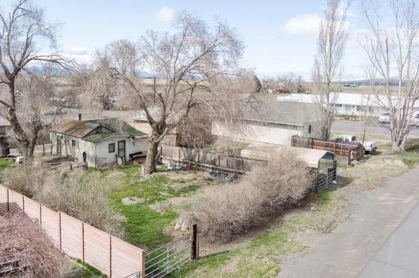 209 2nd AVE, Culver, OR 97734