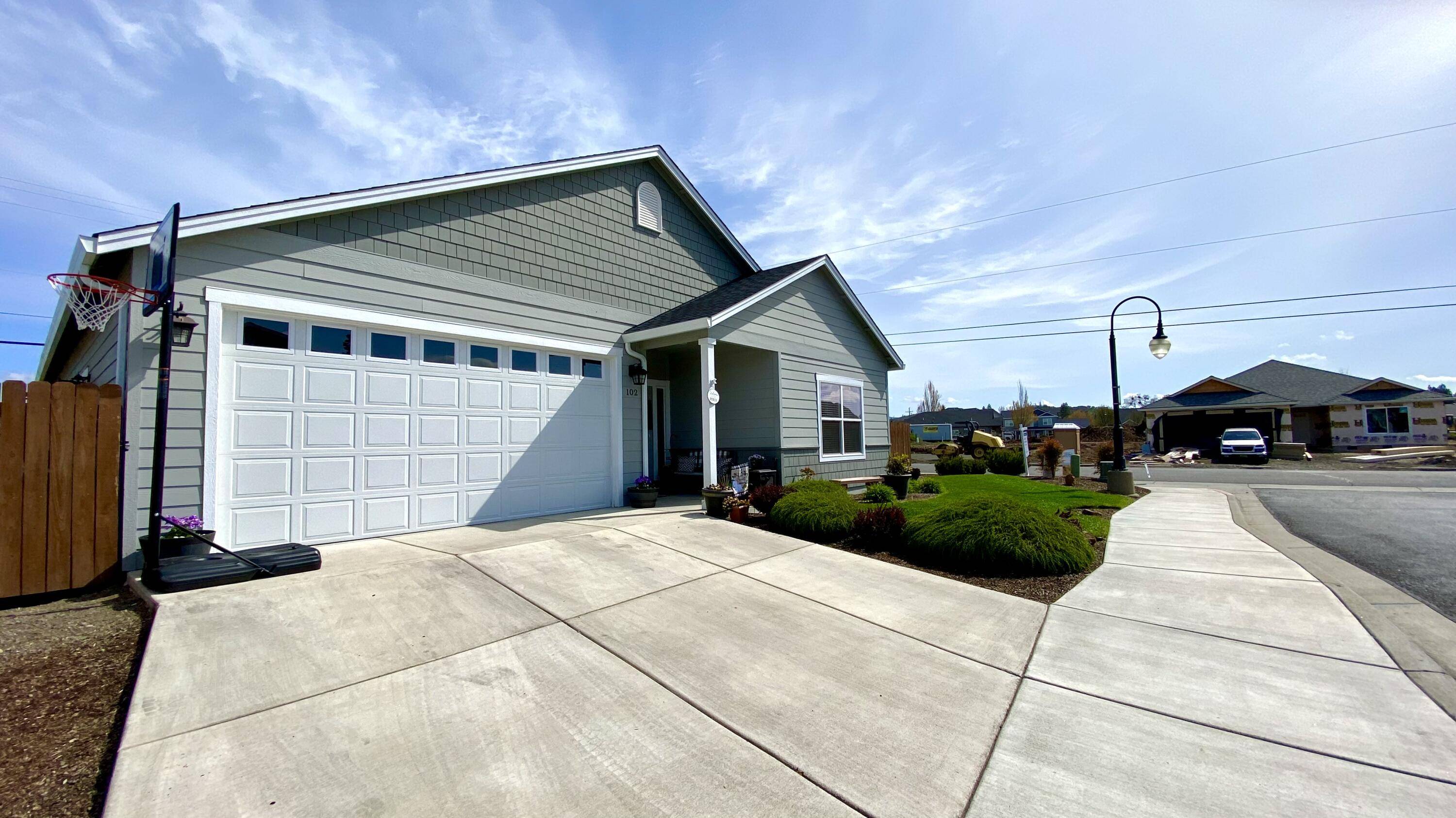 Eagle Point, OR 97524,102 Greenview DR