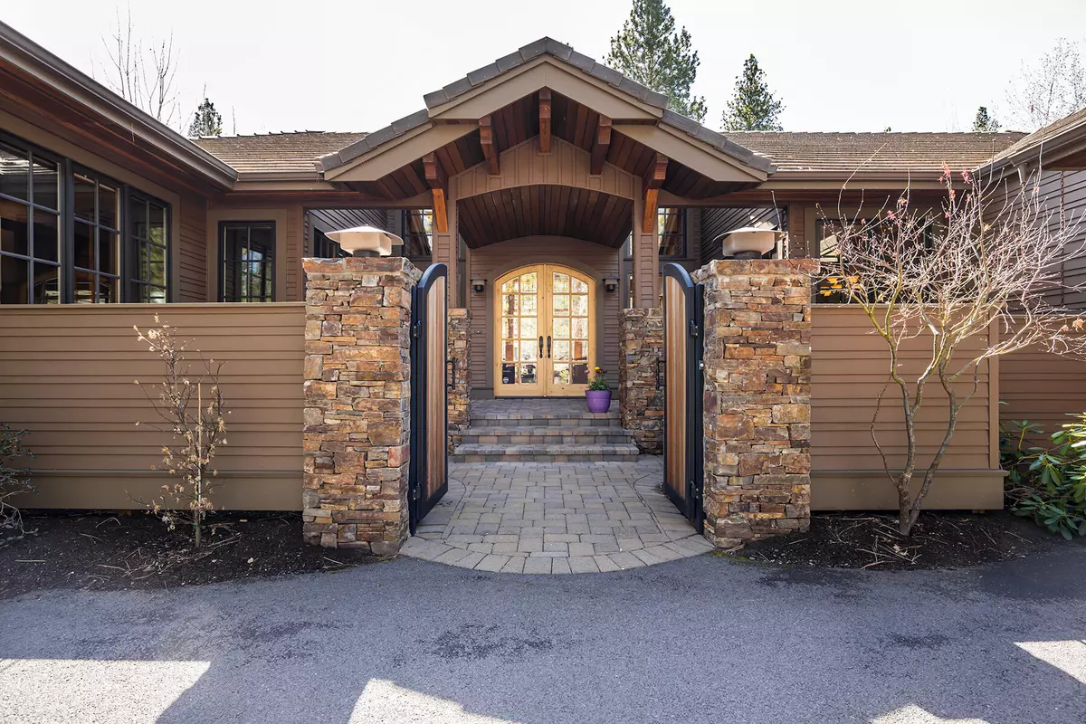 Bend, OR 97702,19436 Green Lakes LOOP