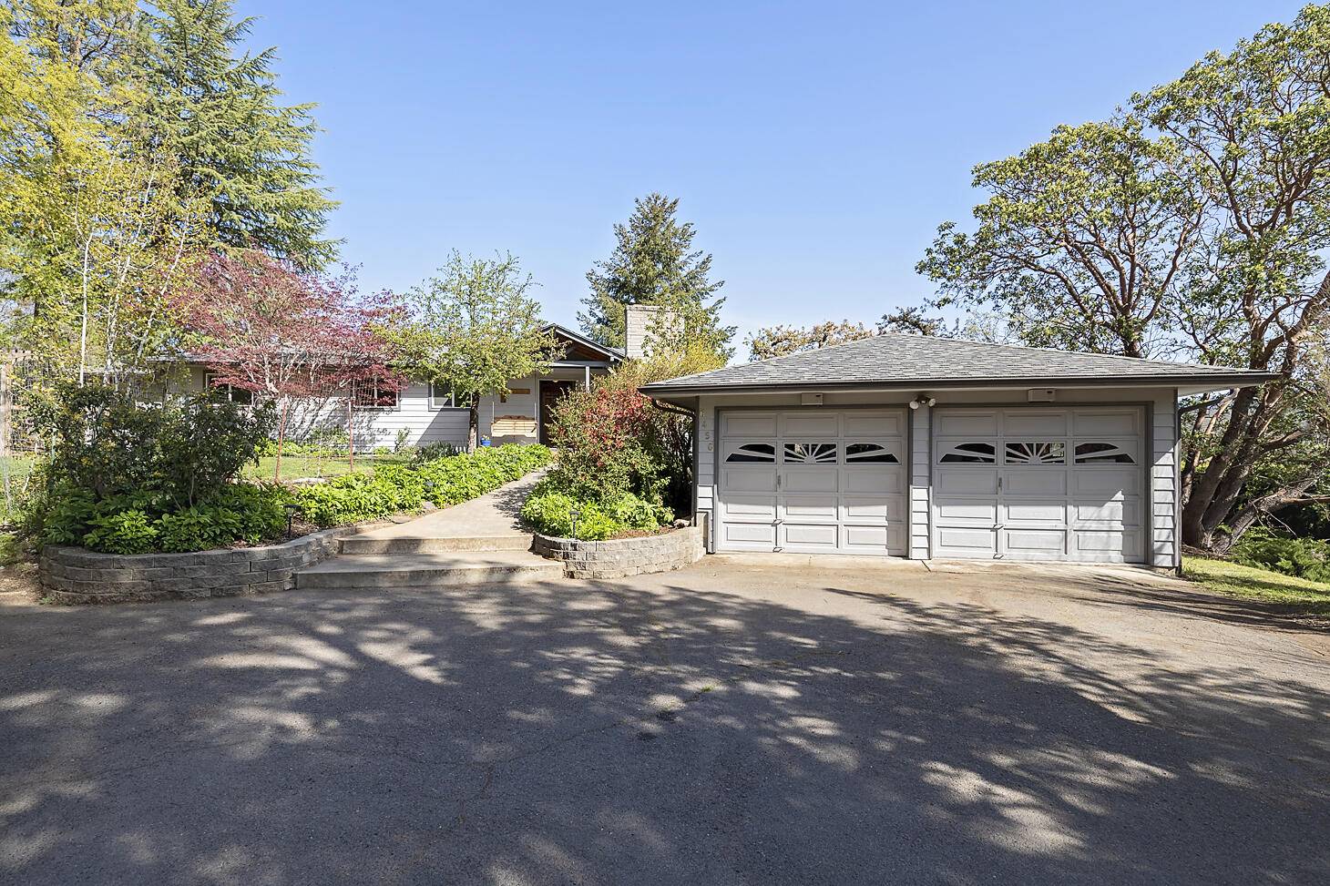 Medford, OR 97501,6456 Pioneer RD