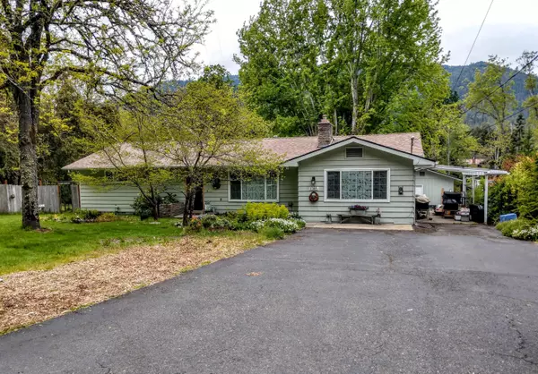 1085 Evans Creek RD, Rogue River, OR 97537