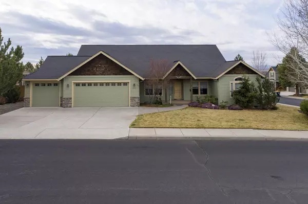 3632 Zenith PL, Redmond, OR 97756