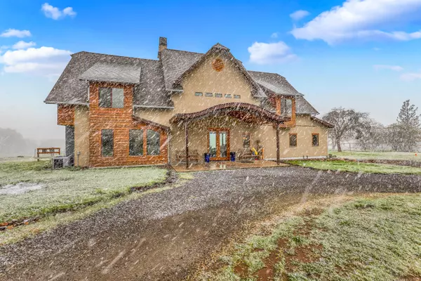 6101 Sweet LN, White City, OR 97503