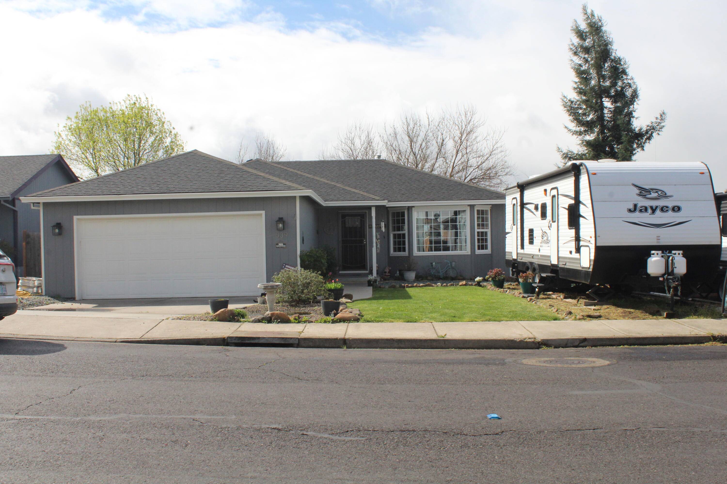 639 Heights DR, Eagle Point, OR 97524