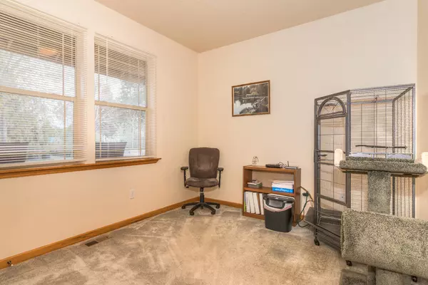 Bend, OR 97702,21215 Darnel AVE