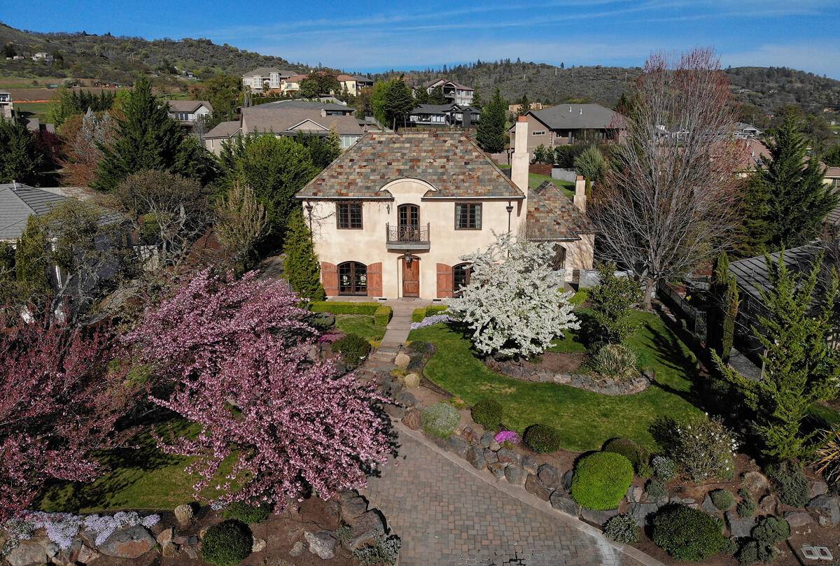 Medford, OR 97504,5616 Saddle Ridge DR