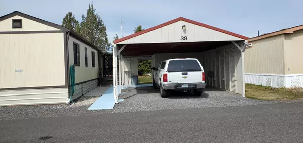 6100 HWY 97 #38, Redmond, OR 97756