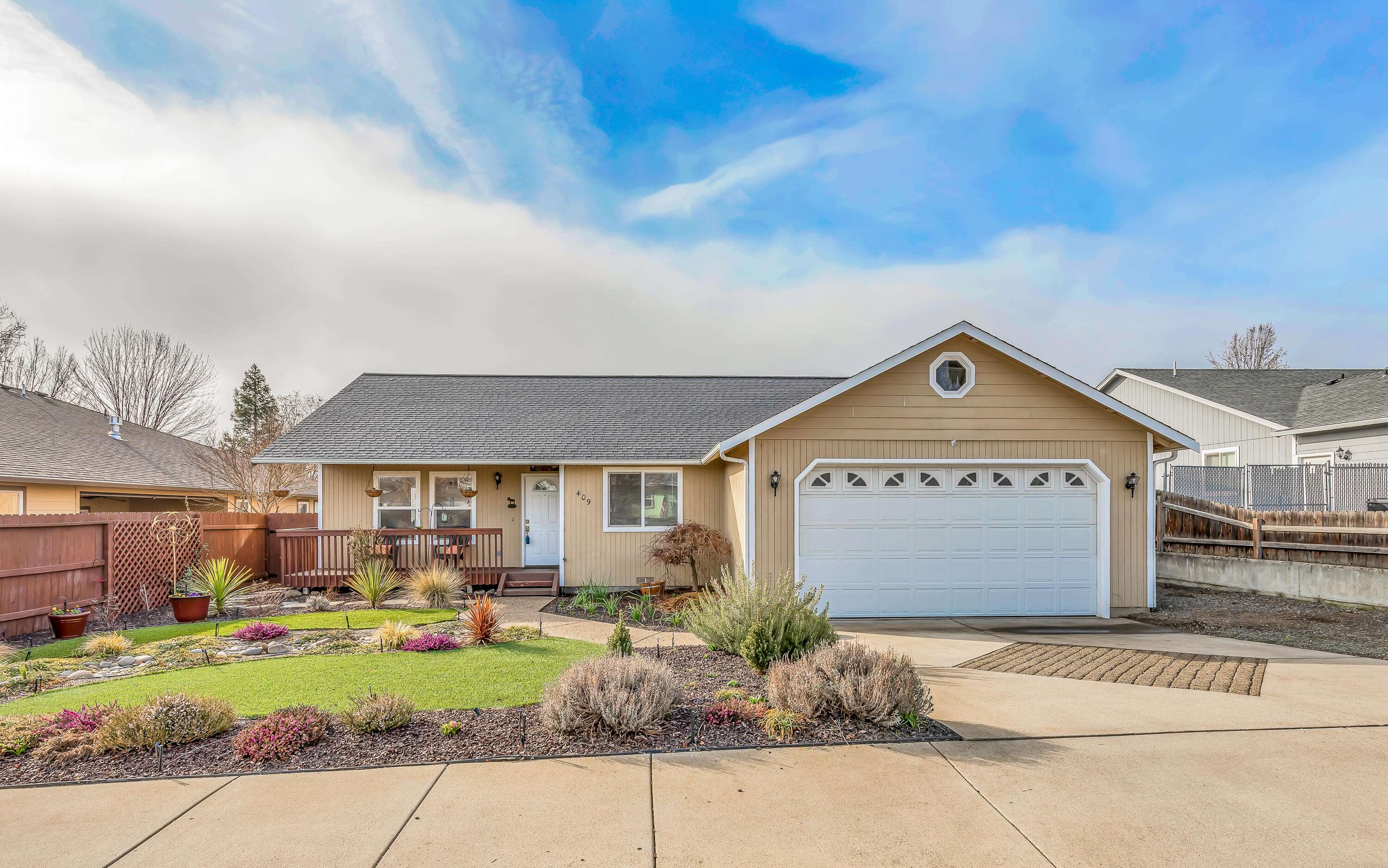 Eagle Point, OR 97524,409 Phyllis DR