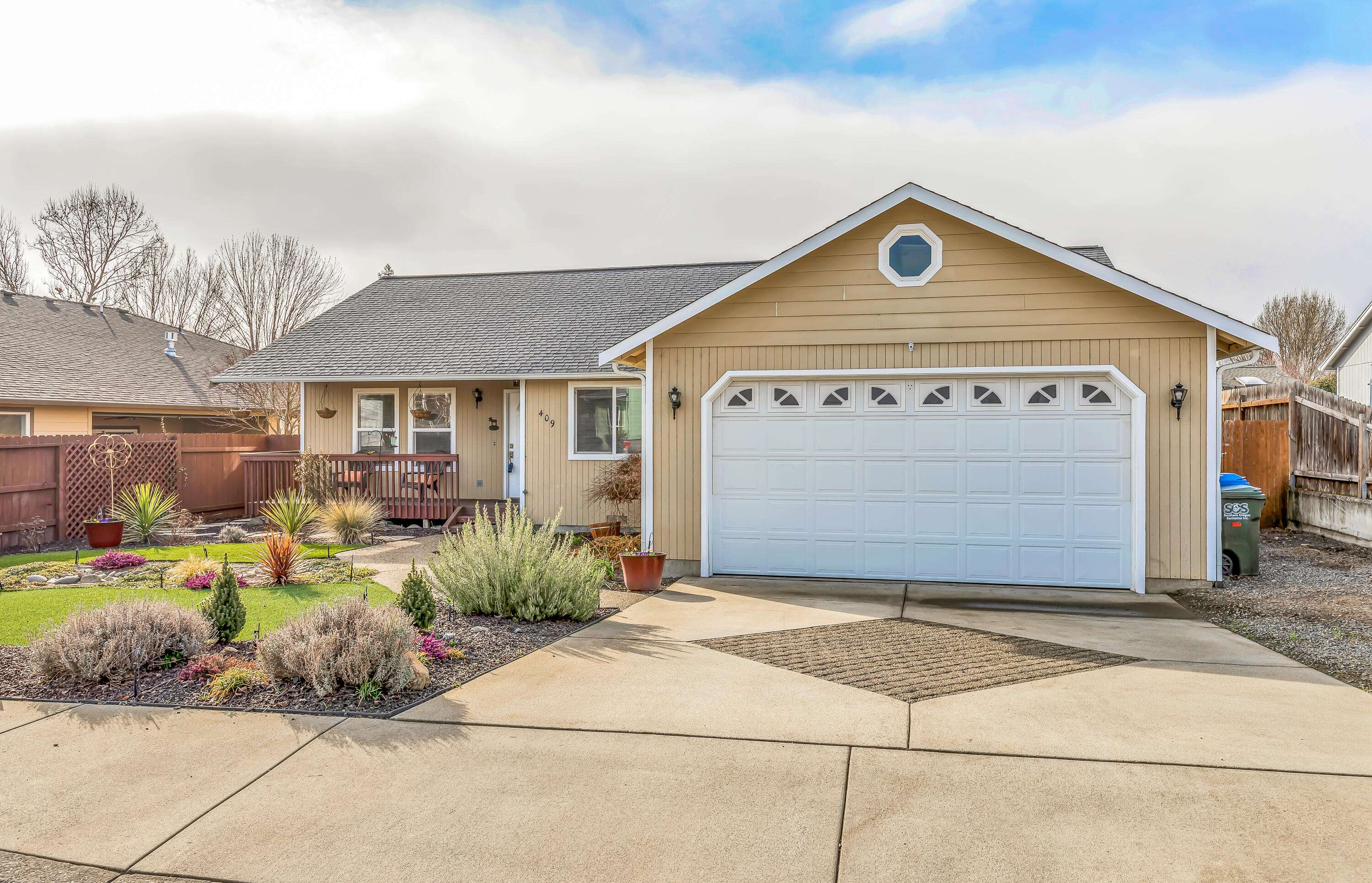 Eagle Point, OR 97524,409 Phyllis DR