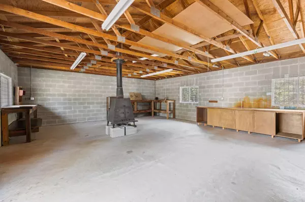 6277 Side RD, Cave Junction, OR 97523