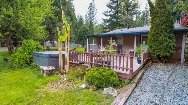 8852 West Evans Creek RD, Rogue River, OR 97537