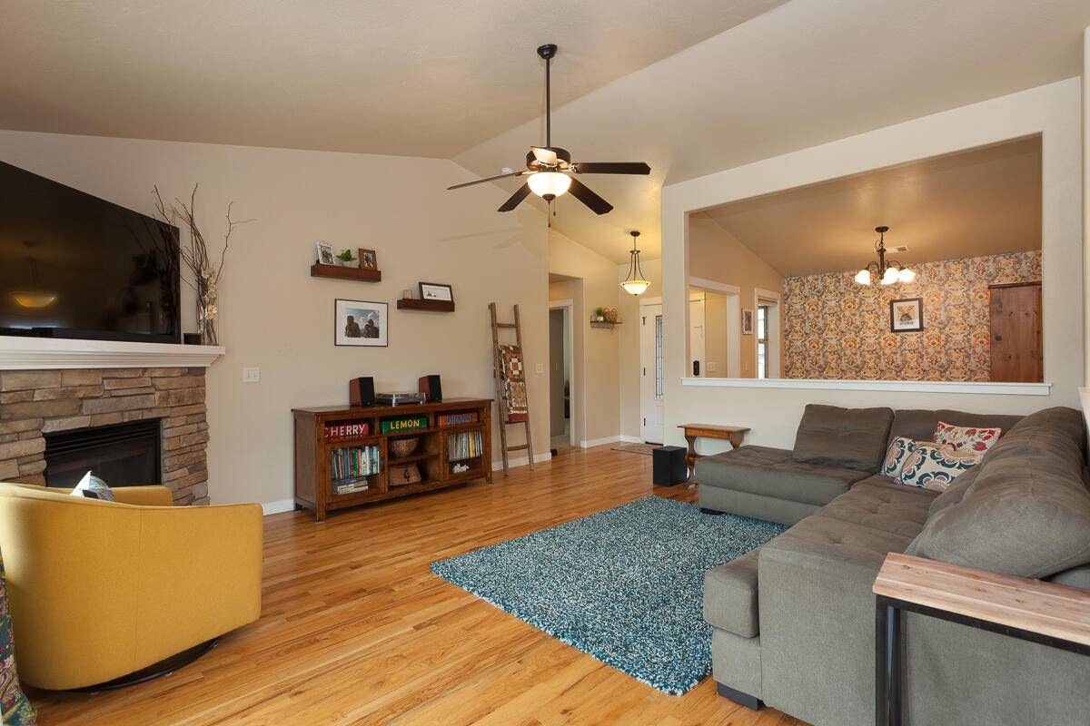 Eagle Point, OR 97524,949 Sellwood DR