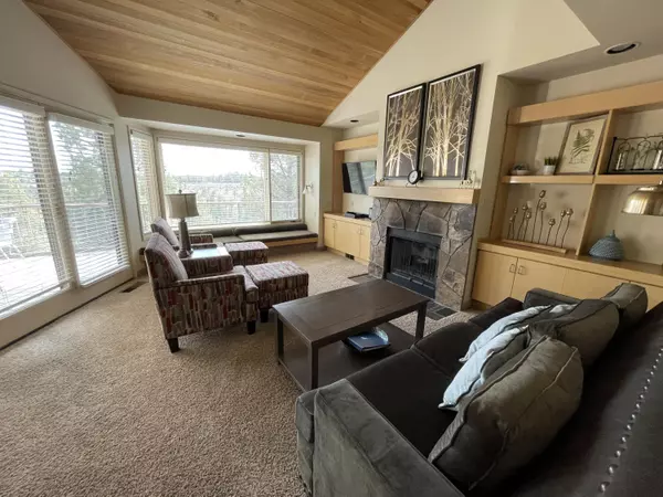 Redmond, OR 97756,1856 Redtail Hawk DR #RVVE 51-H