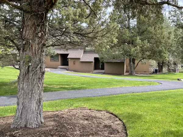 Redmond, OR 97756,1856 Redtail Hawk DR #RVVE 51-H