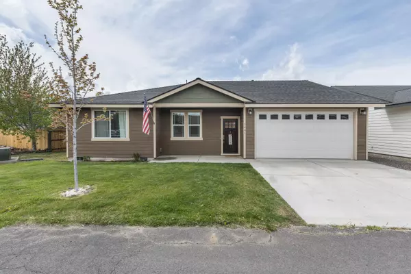 2201 Arapahoe CT, Redmond, OR 97756