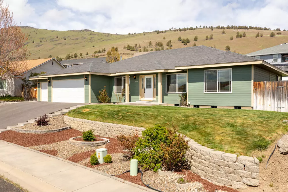 Klamath Falls, OR 97603,5851 Hills DR