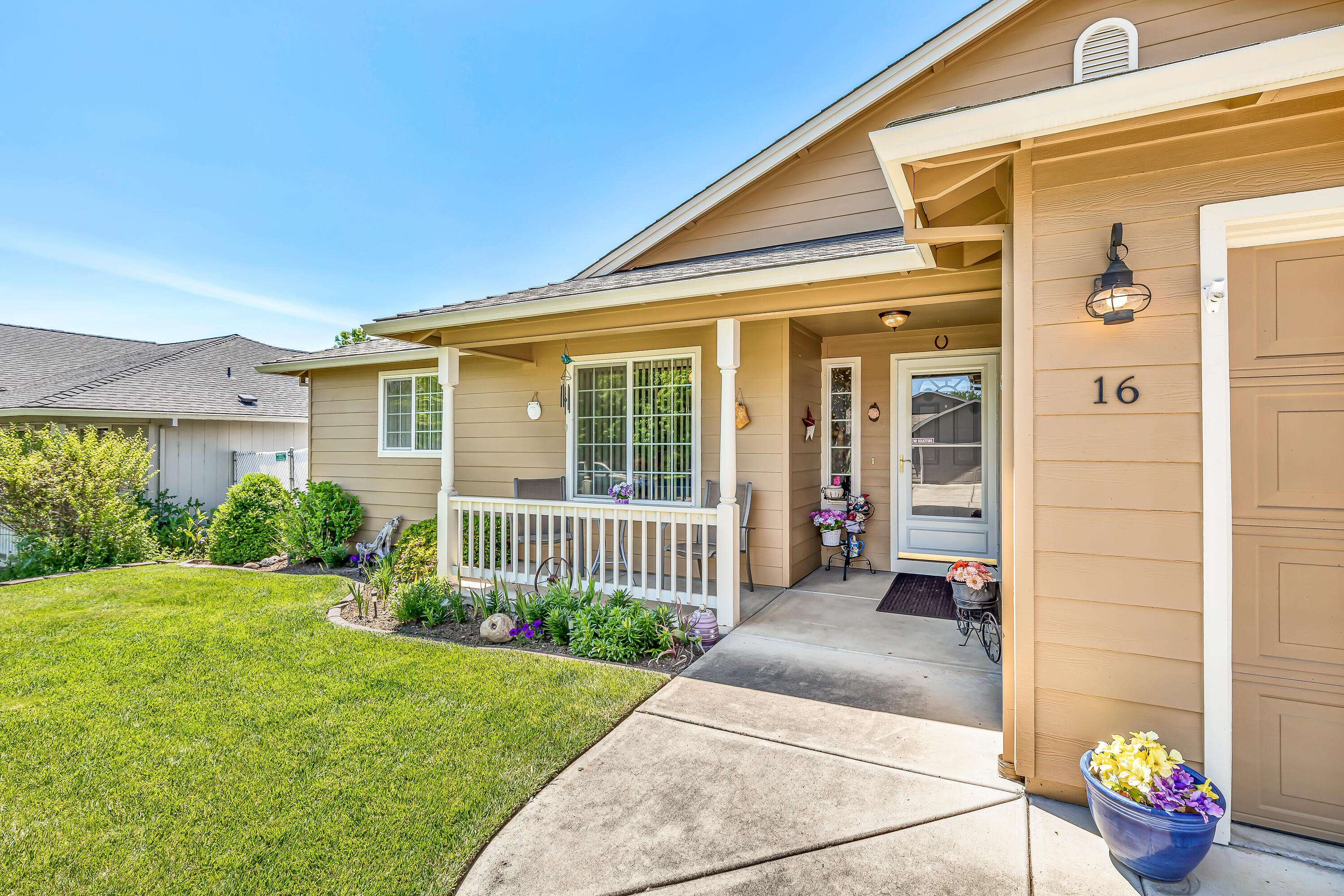Eagle Point, OR 97524,16 Devonwood CT