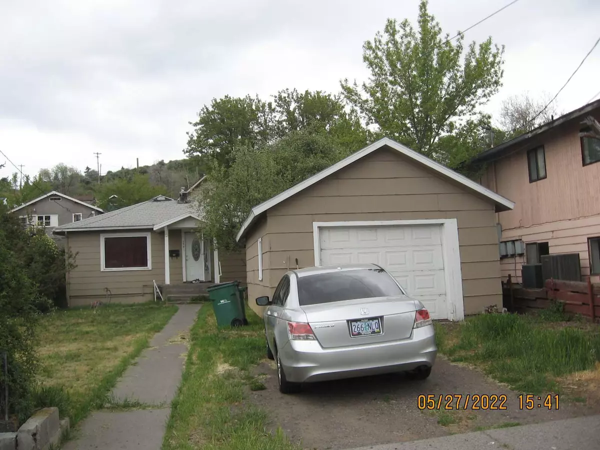 Klamath Falls, OR 97601,734 10th ST