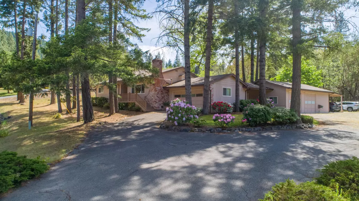 Grants Pass, OR 97526,143 Surrey DR