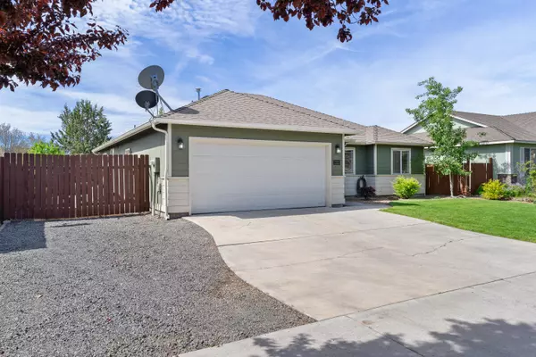 Redmond, OR 97756,2322 Cedar AVE